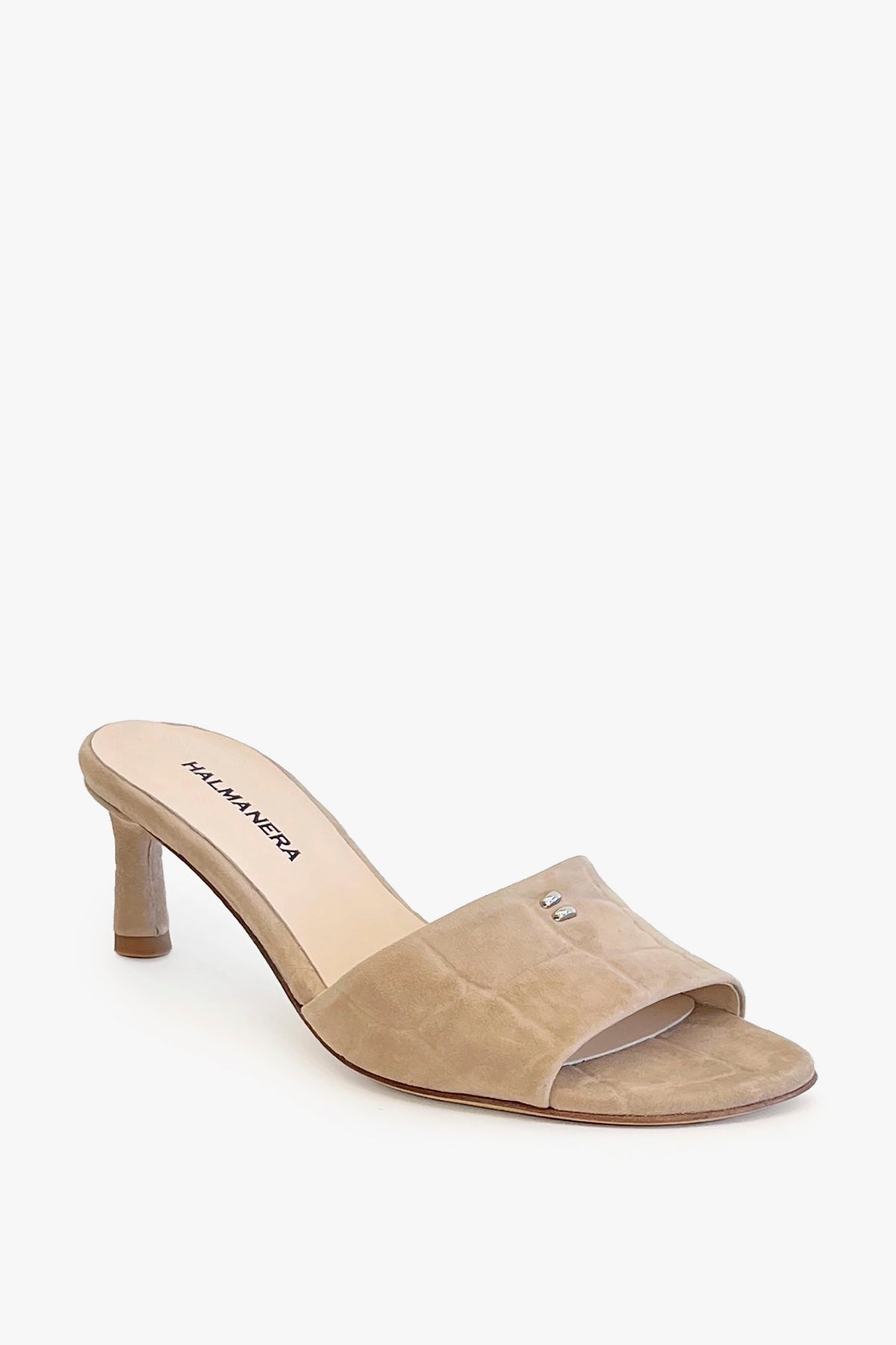 Beige croco mid-heeled mule shoe on a white background