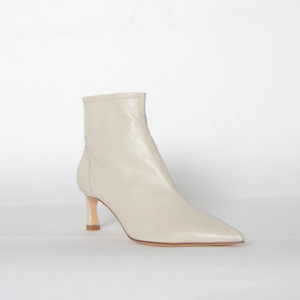 Glove Leather Bootie with Pointy Toe Shoes Halmanera   