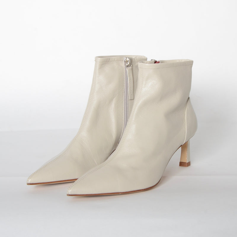 Glove Leather Bootie with Pointy Toe Shoes Halmanera   