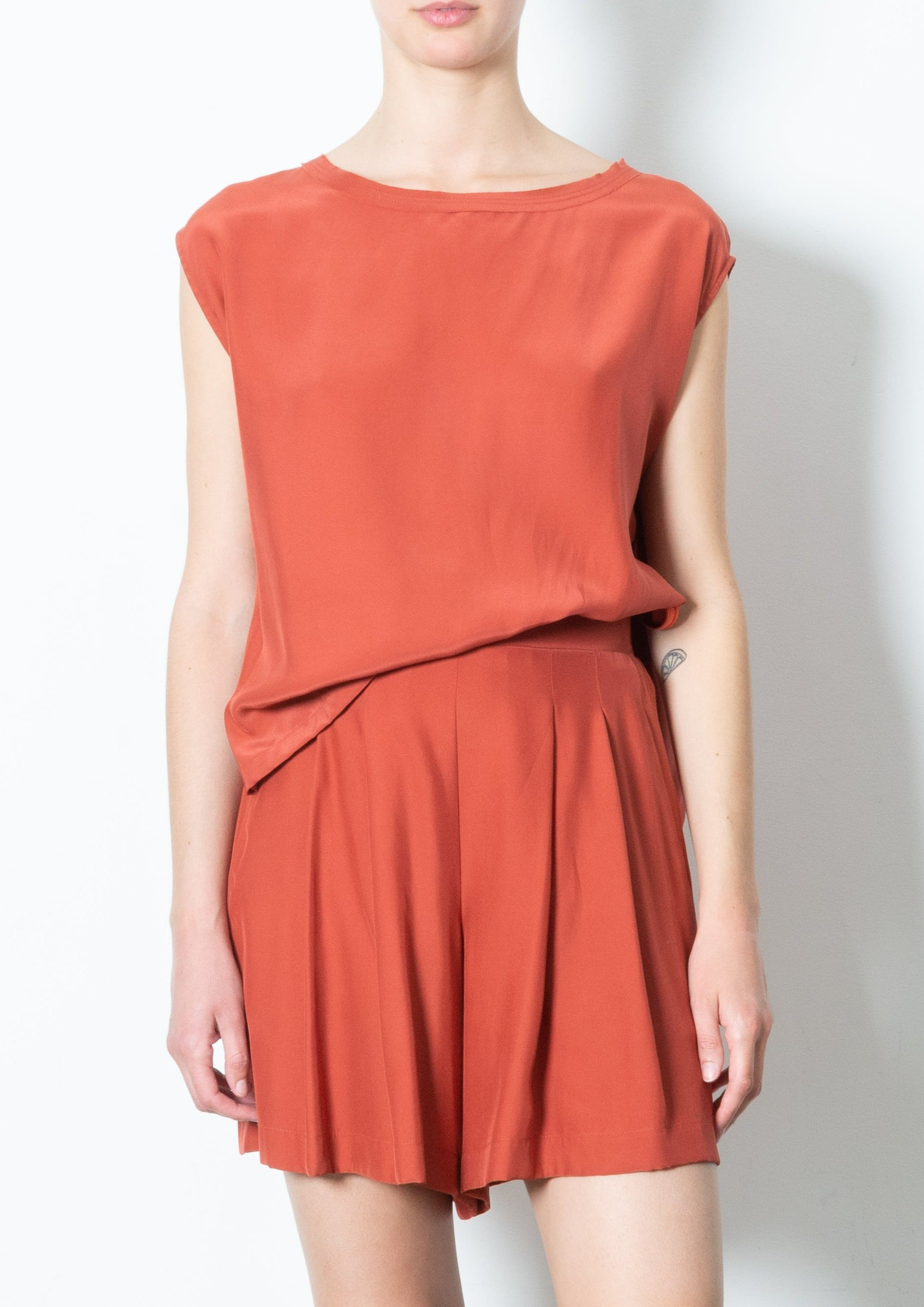 Silk Square Tee - THOMPSON Top General Orient Crimson P