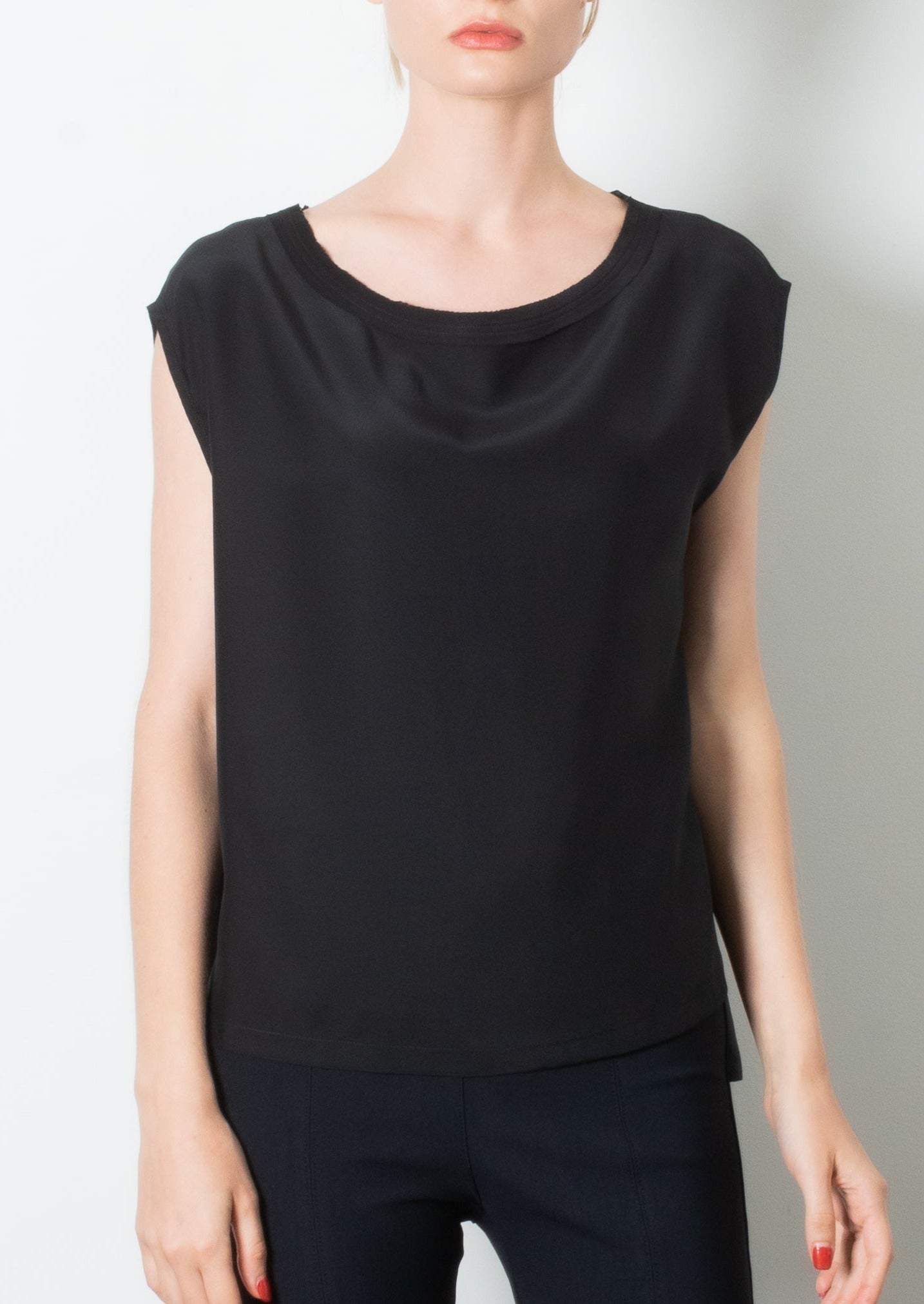 Silk Charmeuse Step Hem Tee - THERON Top General Orient Black P