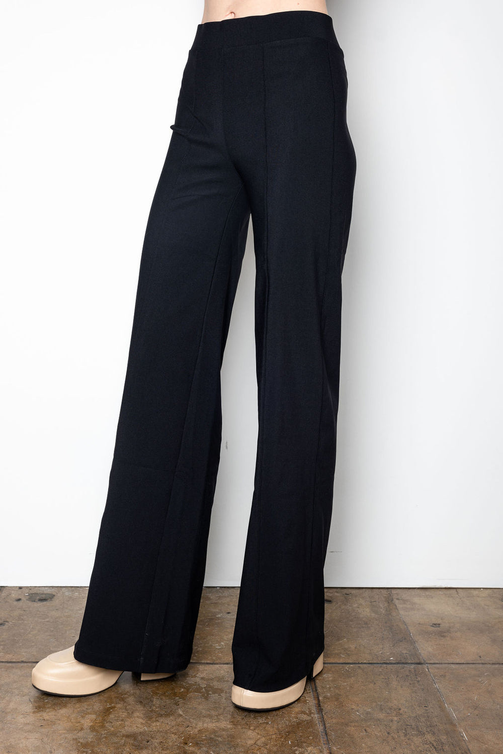 23_SS_Rubie_Black_Quarter_1000 