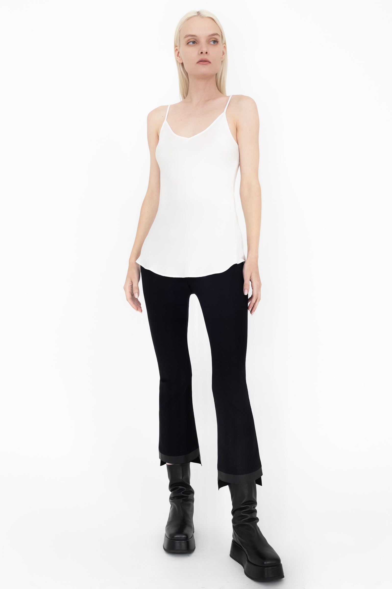 Olga Cropped Flare Tech Stretch Leggings – Elaine Kim Collection