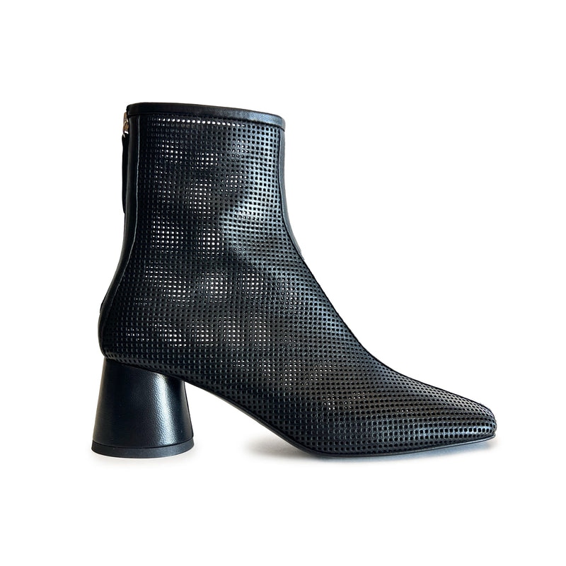 Round Toe Perforated Ankle Boots - CALA68 Shoes Halmanera Black 37